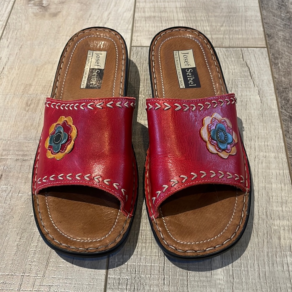 Josef Seibel red sandals with flower size 38